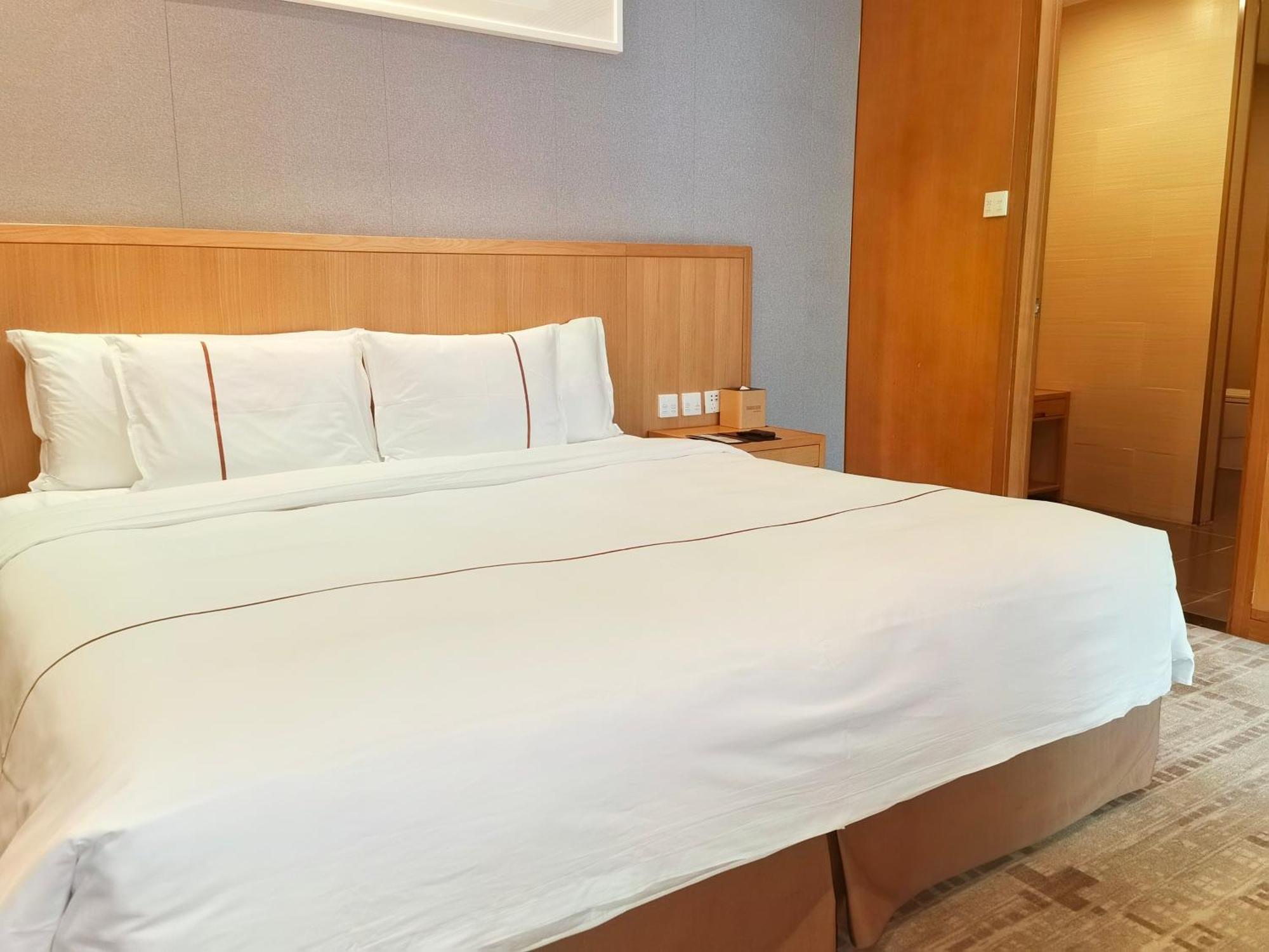 Holiday Inn Guangzhou Zhujiang New Town By Ihg Екстер'єр фото